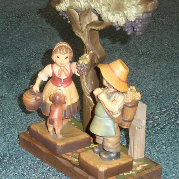 ANRI Ferrandiz CLUB MEMBERS ONLY "Harvest Time", "Harvest Helper" & Grapevine - Picture 6 of 12